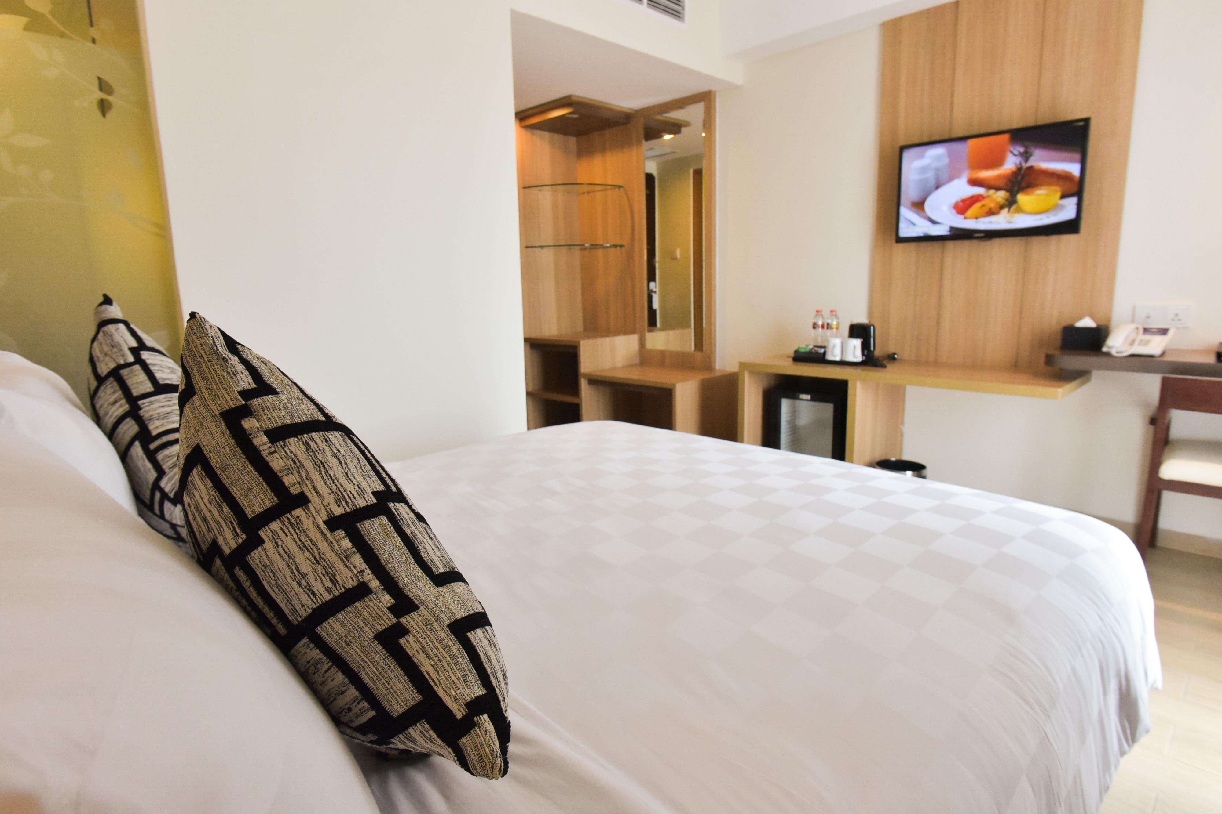 Hotel Golden Tulip Essential Tangerang Esterno foto