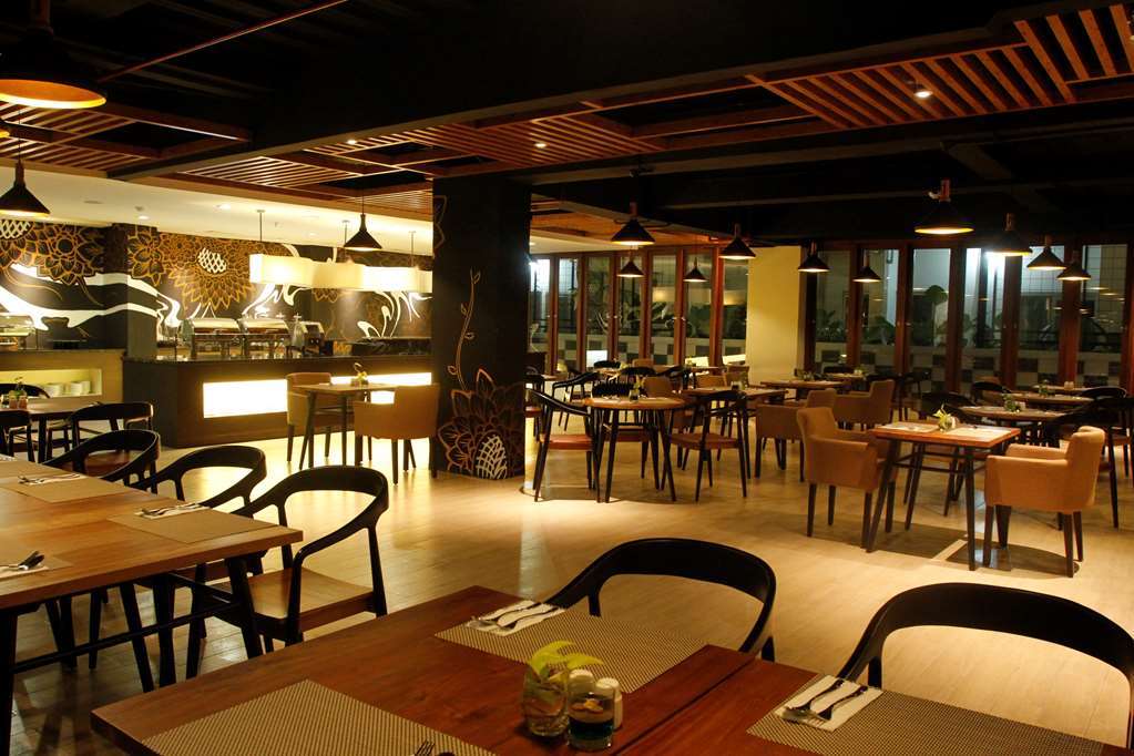 Hotel Golden Tulip Essential Tangerang Ristorante foto